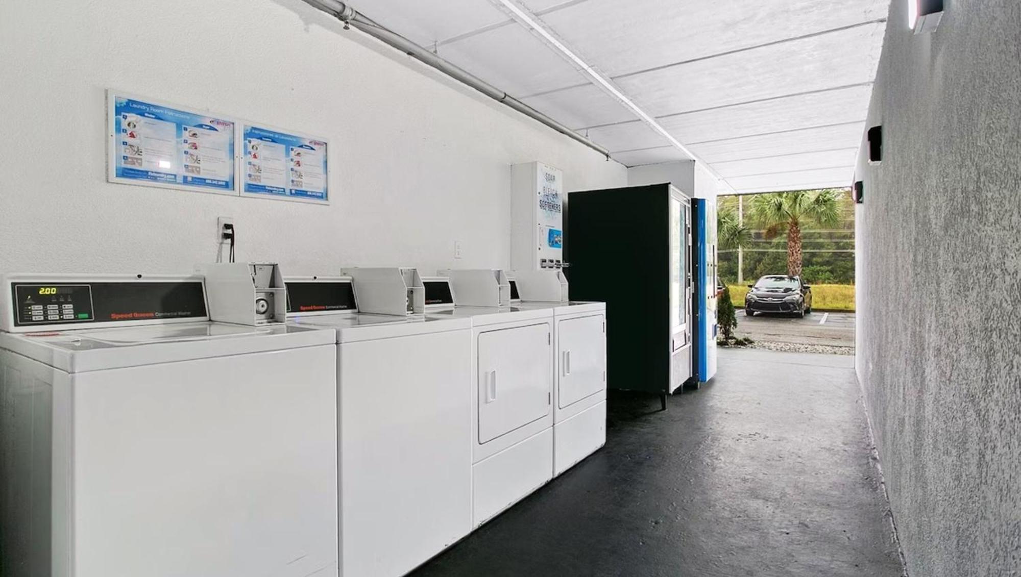 Home 1 Suites Extended Stay - Kissimmee Bagian luar foto